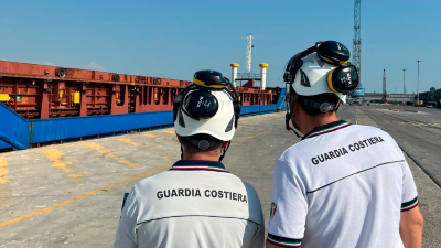 Pripadniki obalne straže ob ladji (OBALNA STRAŽA)