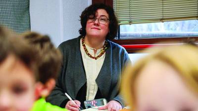 Raziskovalka Germana Eckert na osnovni šoli Frana Erjavca v Štandrežu (TIBALDI)