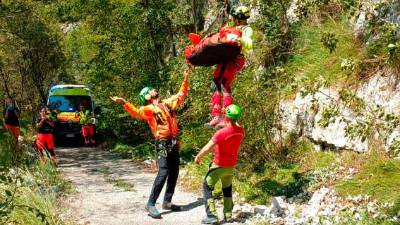 Reševanje ponesrečenega gorskega kolesarja na območju Piancavalla (CNSAS FVG)