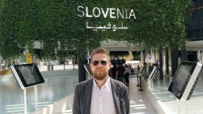 Aleš Pernarčič pred slovenskim paviljonom (OSEBNI ARHIV)