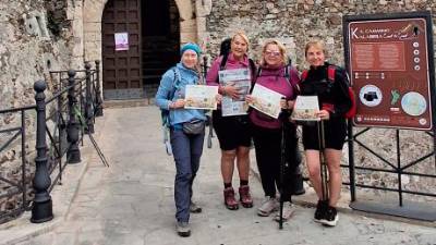 S PD na cilju pohoda iz Jonskega do Tirenskega morja v kalabrijskem Pizzu <i>(Savina, Viviana, Martina in Nataša)</i>