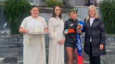 Nataša Robnik na nagrajevanju v Šparti (FACEBOOK)