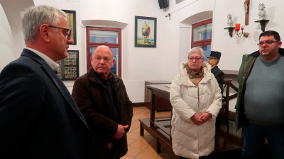 Tomaž Vencelj, Tatjana Dizdarević in Samo Bevk z ministrom Matjažem Hanom o rudarski renti v prizivnici Antonijevega rova (SAŠA DRAGOŠ)