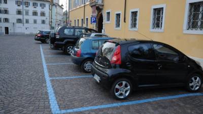 V modrih conah v Gorici bo do novega leta parkiranje brezplačno (BUMBACA)