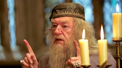 Michael Gambon, profesor Dumbledore iz filmov o Harryju Potterju (ANSA)