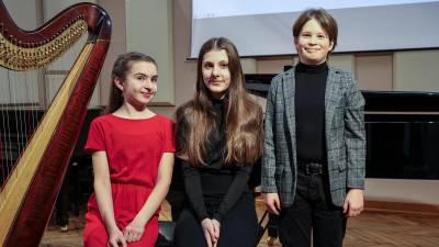Z leve Tina Uršič, Maja Locatelli in Evan Miliani (TEDESCHI/FOTODAMJ@N)