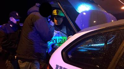 Vrhovno sodišče je razveljavilo razsodbo bocenskega sodišča, ker so ga policisti nagovarjali v italijanščini in ne v nemščini, kot določa zakon, fotografija je simbolična (ANSA)