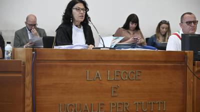 Sodnica Paola Roja med narokom v sojenju za umor Giulia Regenija (ANSA)