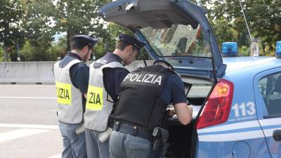 Policija je v minulih tednih na deželnih avtocestah aretirala tri ljudi (fotografija je simbolična)
