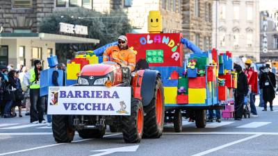 Sončno vreme je v mestno središče privabilo množico obiskovalcev vseh generacij