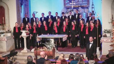 Prvič je MePZ Hrast doma vodil Aleš Lavrenčič (MAREGA/TIBALDI)