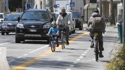 Kolesarji na novi kolesarski stezi na Korzu Italia (BUMBACA)