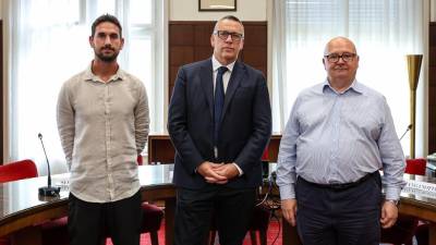 Raziskovalni projekt so predstavili (z leve) Luka Šlosar, Paolo Manganotti in Gianni Biolo