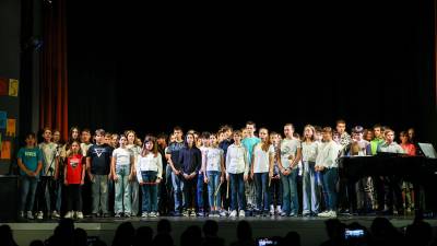 Ena izmed preteklih šolskih prireditev prvostopenjske srednje šole Simona Gregorčiča: na dolinski šoli bodo imeli septembra dva prva razreda (Tedeschi/FotoDamj@n)