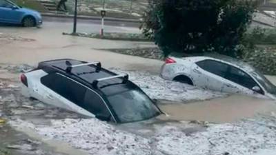 Poplavljeni avtomobili v Novem mestu (NEURJE.SI/STANKOVIĆ GOGA/FACEBOOK)