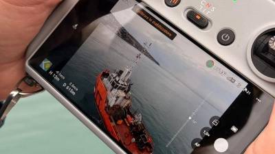 Med vajo so se brezpilotni letalniki nevarno približali tankerjem v luki