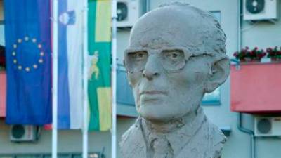 Franc Jeza se je rodil leta 1916 na Hajdini pri Ptuju: tamkajšnja občina mu je leta 2012 postavila spomenik (SPLET)