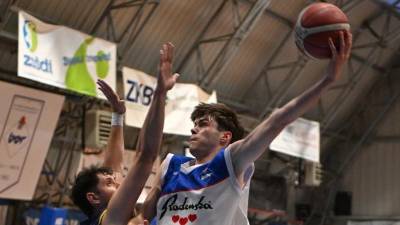 Mladi Borov center Daniel Maurel je tekmo v Romjanu sklenil z 12 točkami in 10 skoki (FOTODAMJ@N)