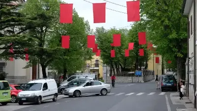 Župan Dipiazza se je ob prvem maju kritično odzval na izobešanje rdečih zastav na Krasu