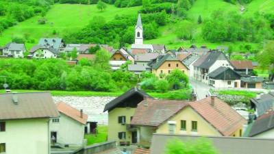 Lipalja ves velja za najzahodnejšo slovensko jezikovno postojanko v Kanalski dolini (WIKIPEDIA)