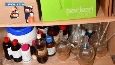 Domači laboratorij študenta tržaške univerze (POLICIJA)