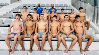 Slovenska vaterpolska reprezentanca U16, Andrea Raffaele tretji z desne v drugi vrsti (ZVDS)