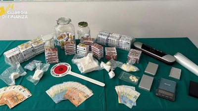 Zasežene prepovedane substance in gotovina (FINANČNA POLICIJA)