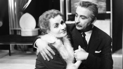 Zlata Rodošek in Jožko Lukež v komediji Kadar se štorklja zabava (foto E. Šelhaus)