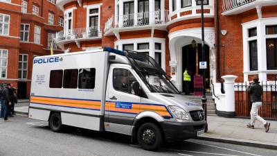 Današnja Assangejeva aretacija v Londonu (ANSA)