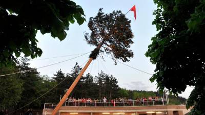 Postavljanje maja v Prebenegu (ARHIV)