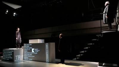 Prizor iz prireditve <i>KONS:O:VEL (BARBARA ČEFERIN)</i>