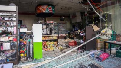 Jug Filipinov je stresel močan potres (AP)