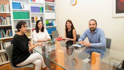 Matejka Grgič, Andreja Kalc, Maja Melinc Mlekuž in Devan Jagodic med pogovorom <i>(FotoDamj@n)</i>
