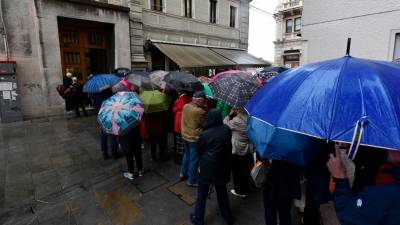 Varčevalci pod dežjem v Ul. Malcanton (FOTODAMJ@N)