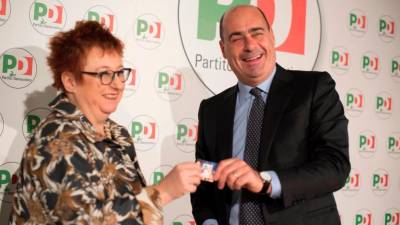Tatjani Rojc je danes v Rimu državni sekretar Demokratske stranke izročil izkaznico