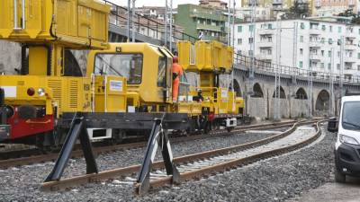 Delavci so na obstoječi odsek železnice dve leti postavljali nove tračnice