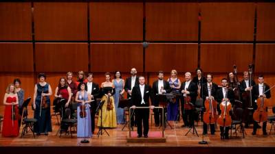 Sezono bo v nedeljo, 25. januarja, ob 20.30 odprl Godalni orkester akademije Santa Cecilia pod vodstvom violončelista Luigija Piovana (MUSACCHIO, IANNIELLO &amp; PASQUALINI)