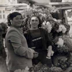 Savina Rupel (druga z leve) s cvetjem (ARHIV)