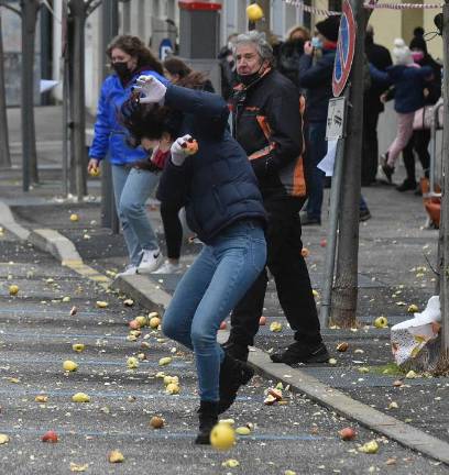 V Boljuncu letela jabolka