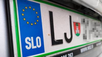 Slovenska registrska tablica (FOTODAMJ@N)