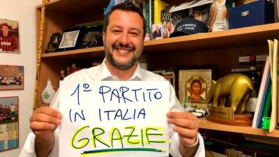 Tako je proslavljal zmago Lige Matteo Salvini (ANSA)
