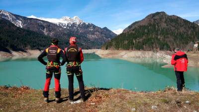 Gorski reševalci v Saurisu pri jezeru, fotografija je simbolična (CNSAS FVG)