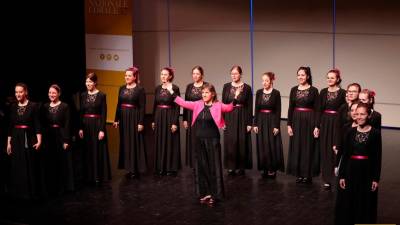 Dekliška vokalna skupina Primorsko iz Mačkolj