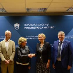 Udeleženci srečanja z ministrico Ignacijo Fridl Jarc