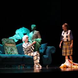 Prizor predstave Zločin v blatnem dolu (JADRAN RUSJAN)