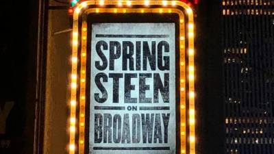 Bruce Springsteen že poldrugi mesec nastopa na Broadwayu (AW)