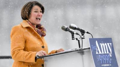 Amy Klobuchar je napovedala kandidaturo za predsednico ZDA v snežnem metežu (ANSA)