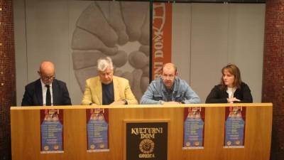 Z leve Alberto Bergamin, Igor Komel, Franko Korošec in Maša Braini na predstavitvi gledališkega programa