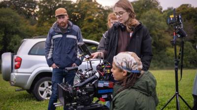 Vida Skerk na snemanju kratkega filma Ether (KATO BOELS)