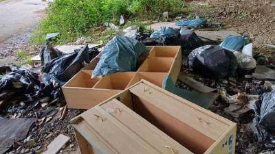 Divje odlagališče pri Ulici Peco v Naselju sv. Sergija (OBČINA TRST)